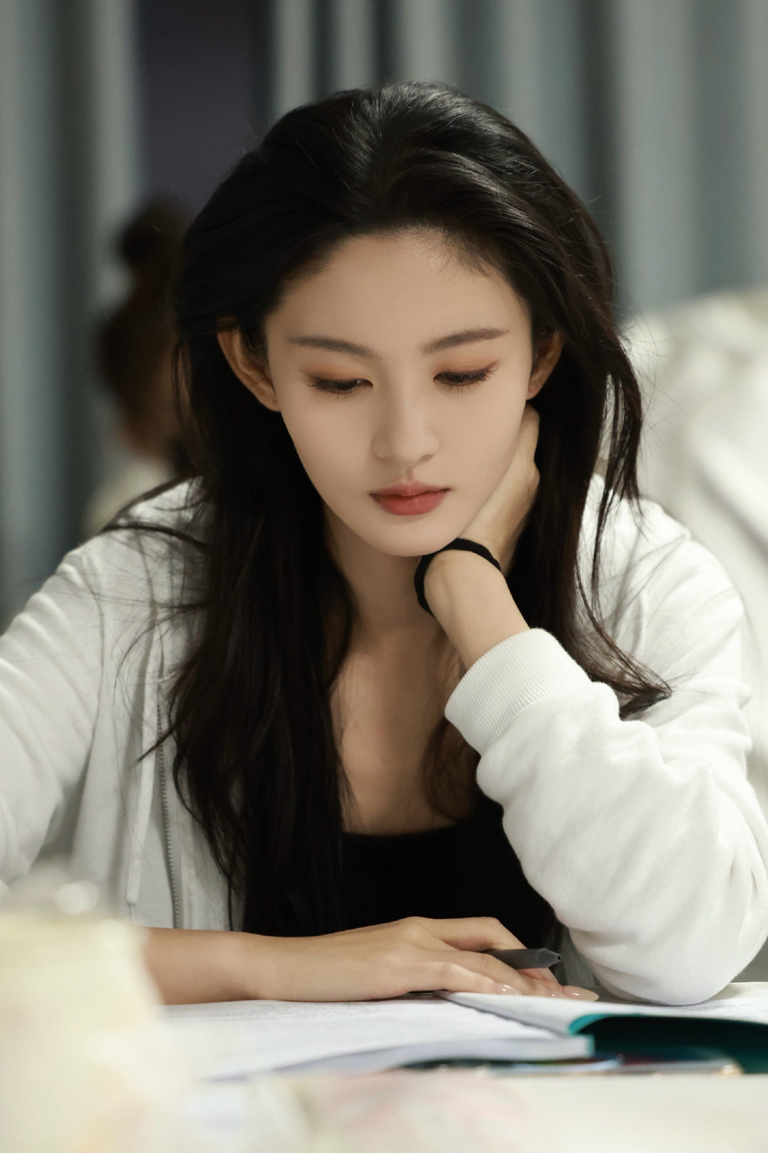 #赵晴[超话]##网剧无效娇养# 掉落🧩沉浸式研读剧本ing~📖✍️#赵晴无效娇养# ​