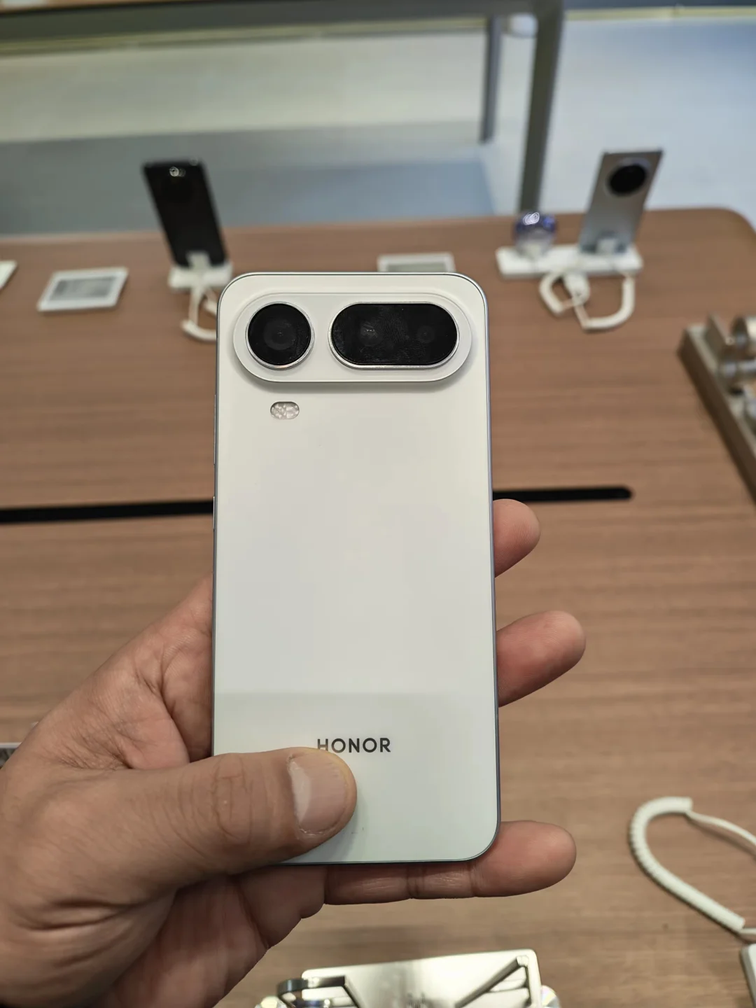 想不到喷早了，荣耀Magic8ProAir上手后才知道，国产手机也能做成Air！