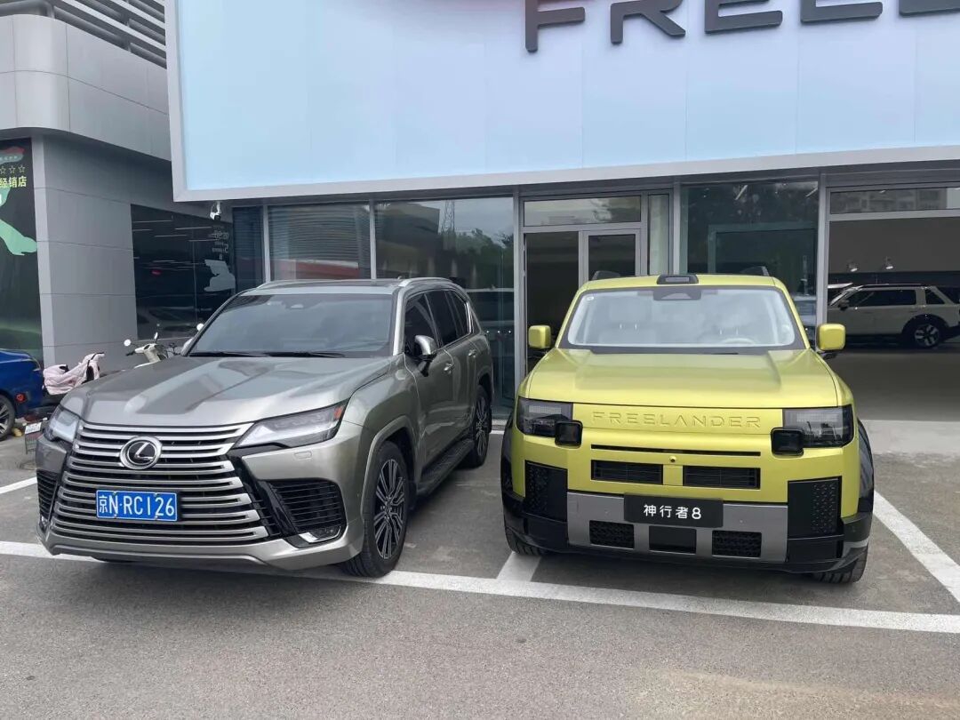 路虎神行者这个名字，承载了多少人的越野梦？如今，FREELANDER神行者8预售正式开启，这无疑是车圈投下的一颗重磅炸弹。78年的风雨兼程，路虎骨子里那股征服荒野的劲儿，从来都没变过。这回新车亮相，不仅仅是为了怀旧，更是要在这个新能源横行的时代，重新定义什么叫豪华与科技并存。
豪华这事儿，不是堆砌材