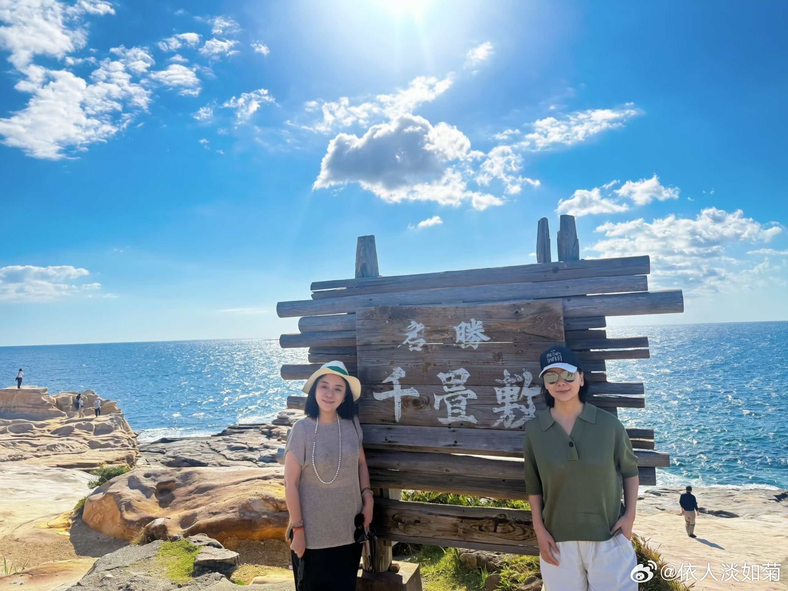 白滨一日，海与岩，风和光。千叠敷的层叠岩，三段壁赤红崖壁，圆月岛静立海上。日光正好，海阔天空。菊姐的旅行日本旅行 ​​​