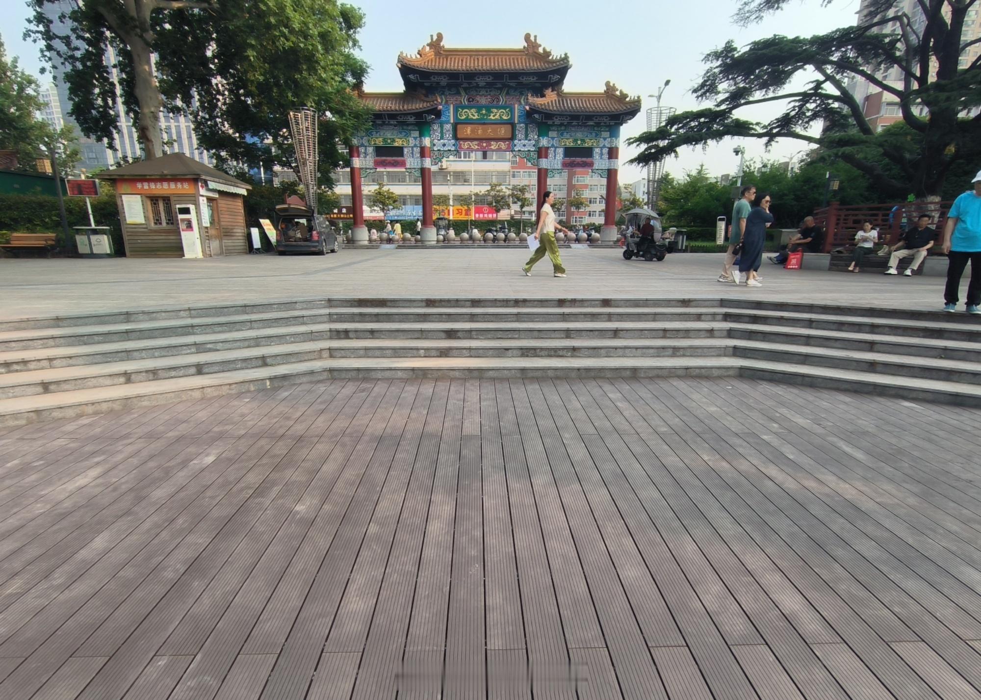【变废为宝！废旧线路板“化身”大塘公园园林新景观】近日，蚌埠津浦大塘公...