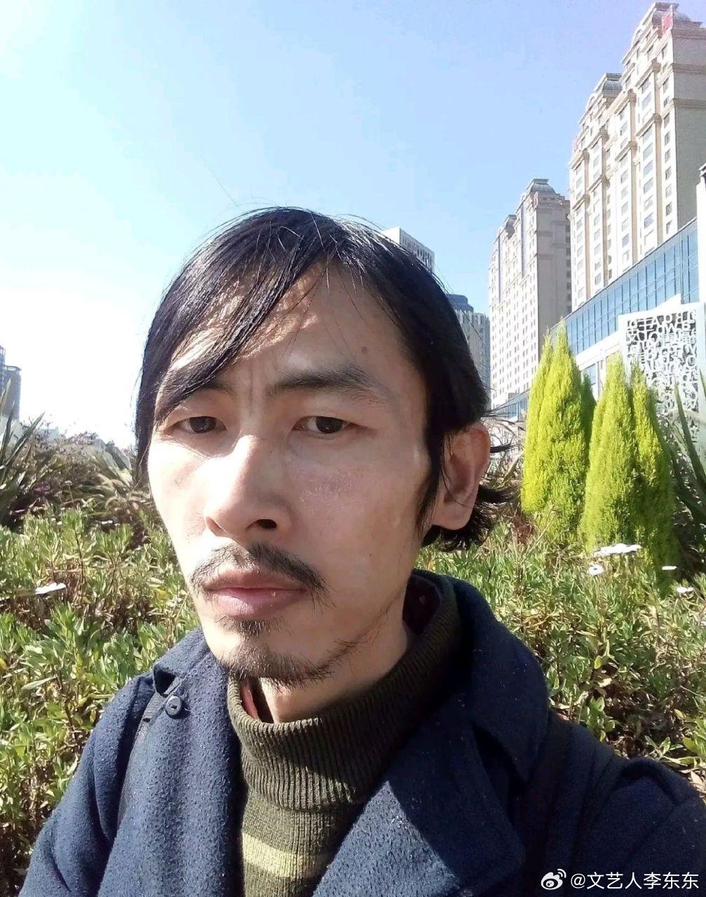 #神秘牛来大模型冲上榜一#｛东陆科普+AI as I+老李有话说｝近期各式大模型层出不穷，“牛来”也让人期待，不管他怎样发展，就像是20年前，被称为“朝阳产业”的互联网公司，第一代：腾讯，新浪，搜狐，网易为代表，经过20年发展，我们高兴地看到，当初的社交软件起家的互联网交互公司，凭籍计算机行业 ​