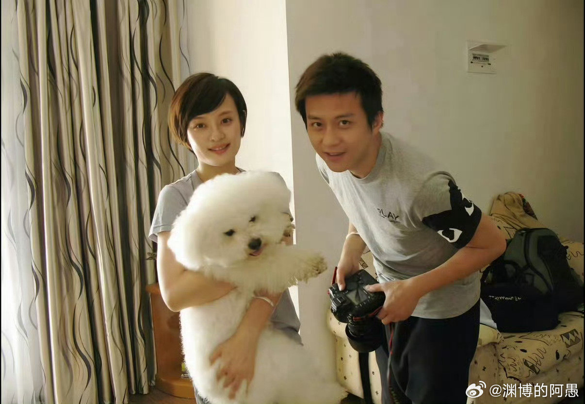 #所有人晚饭吐了吃邓超孙俪这个#看完他俩的互动忍不住笑出声，主动转发帮新作造势，一口孙主编辛苦了，妥妥的头号宣传委员实锤了。#邓超是孙俪的宣传委员# ​