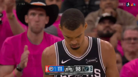 NBA 季后赛西部决赛雷霆对阵马刺BO7第三场，最后雷霆以123:10...