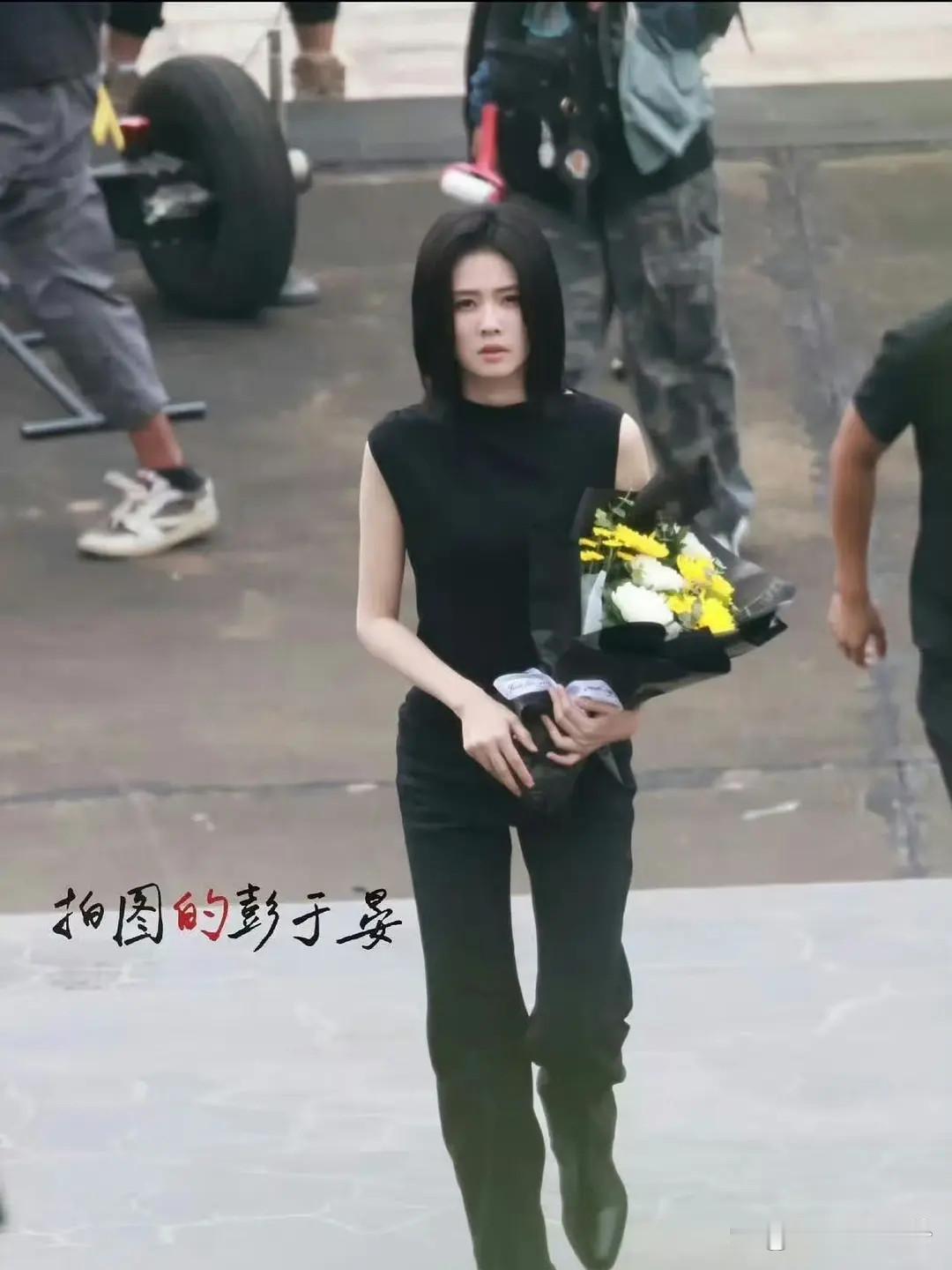 白鹿这是啥啊？这大方头发 ​