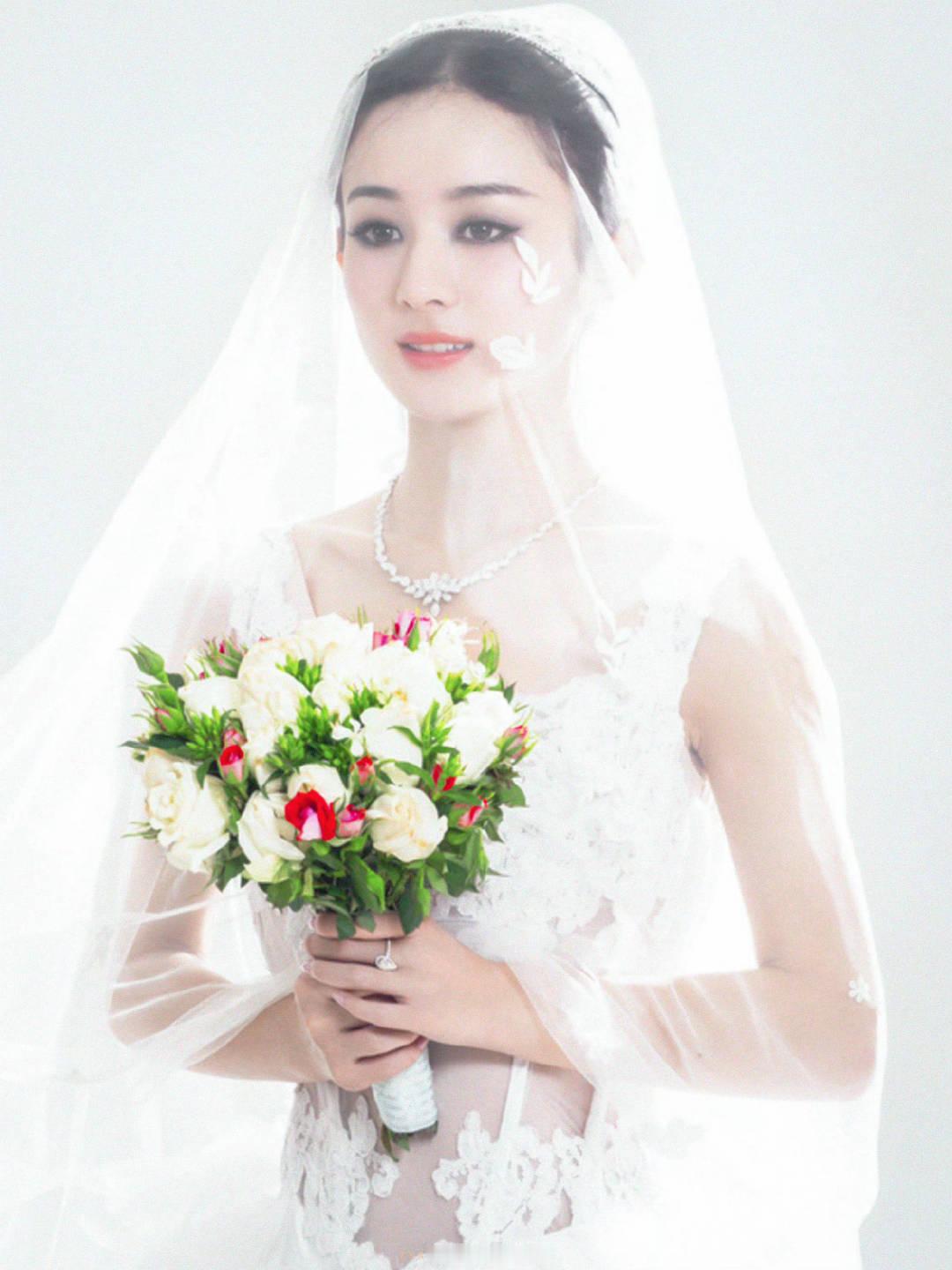 #赵丽颖[超话]##赵丽颖# zly#赵丽颖早期旧照# zly#赵丽颖白婚纱# 

我愿拿笔写故事 故事中的主角那正是你

​