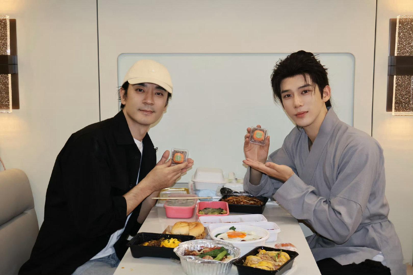 虽迟但到安宇祝你昨天中秋快乐！！#王安宇[超话]# ​