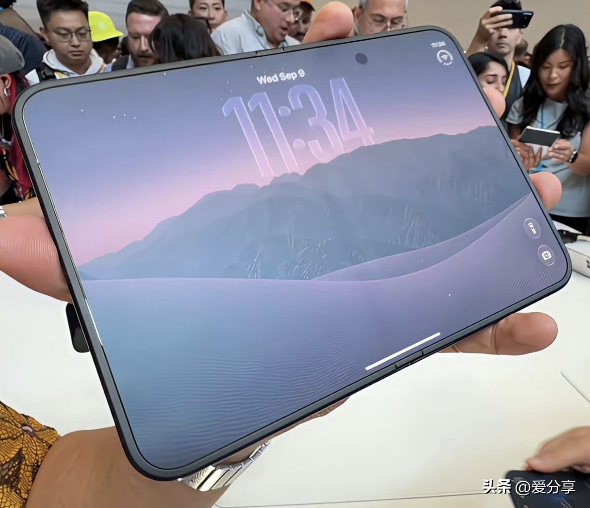 乔布斯要是见到新款折叠iPhone的折痕，恐怕都要从坟墓里爬出来！ ​​​他要活着肯定会说，好好的手机你折它干啥。