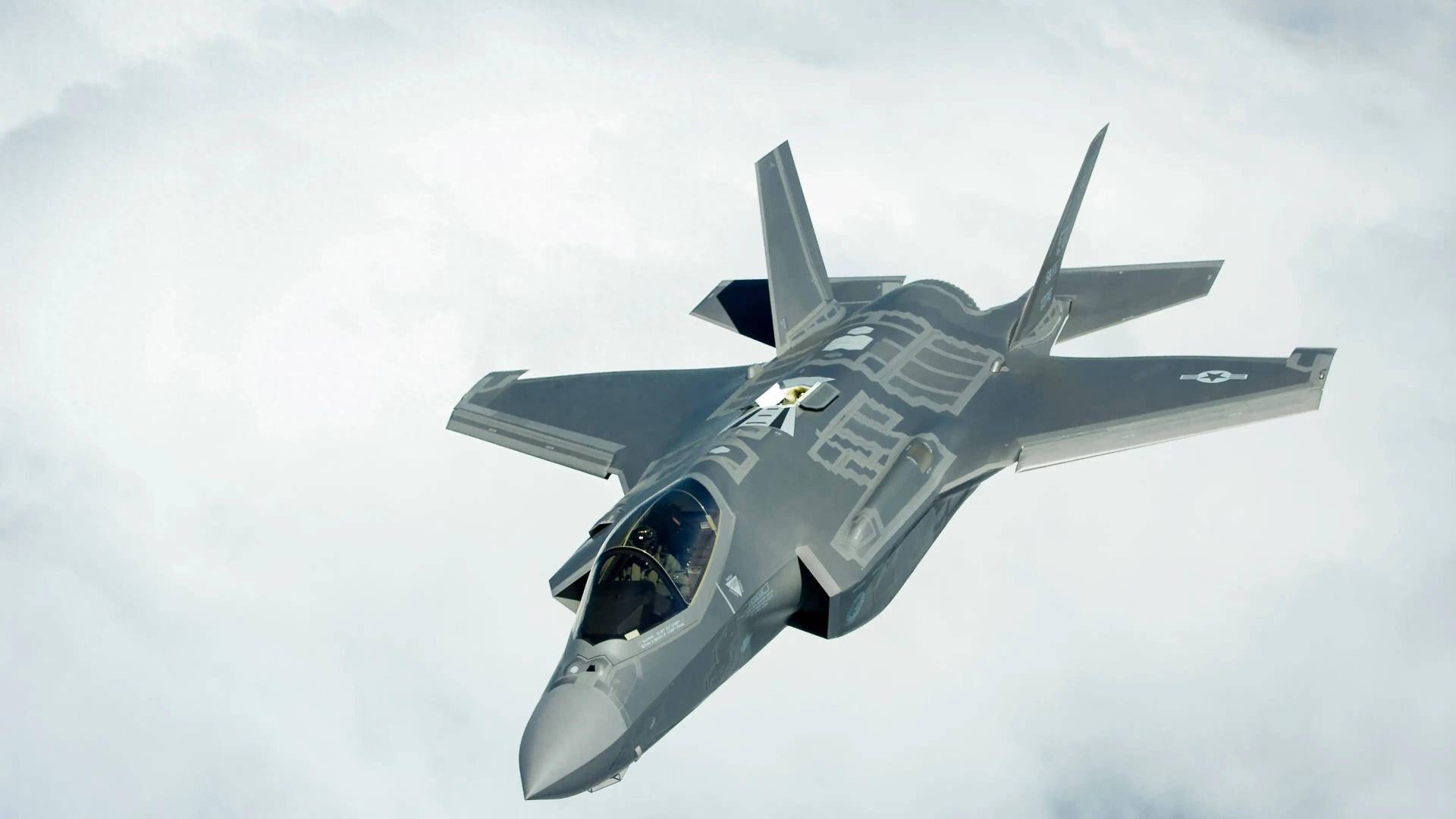 美专家焦虑发声！520对580，歼-20一年内要反超F-35A了？ ​