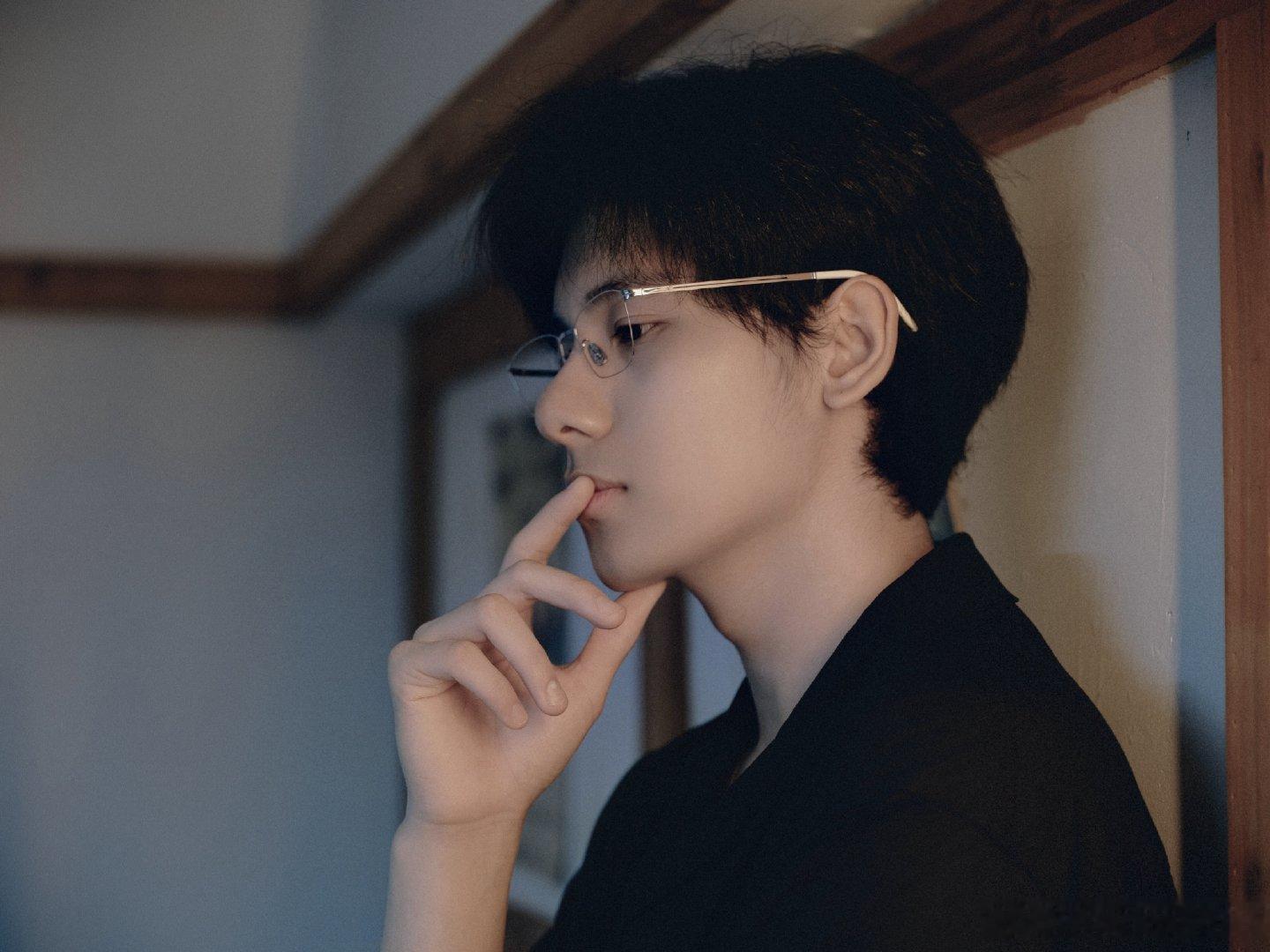 想象一下他是你的上司[色]#胡先煦[超话]# ​