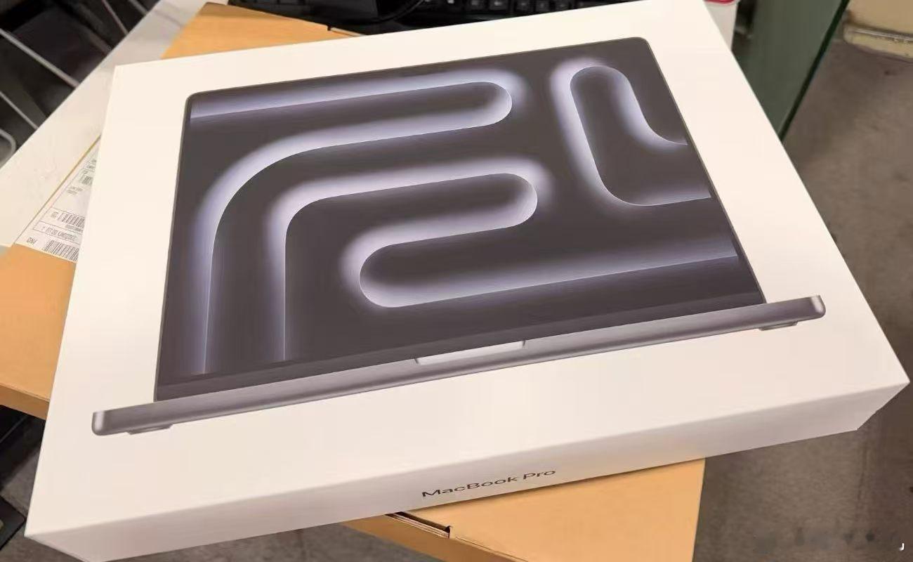 苹果顶配笔记本16寸Macbook Pro 配置:M5 Max +12...