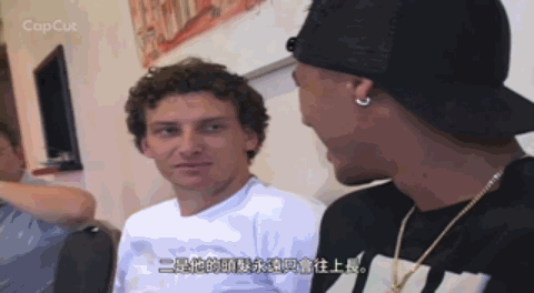 特别喜欢内马开怀地笑 特别漂亮特别有感染力的笑容 
从小到大笑的方式都没变 亮亮的眼睛弯成月牙
嘴巴张开一定的弧度 露出可爱的牙齿 直达眼底的笑意 散发着纯粹温暖的光芒  感觉要溢出屏幕
看见这样的笑容 内心完全荡漾成一滩春水了🥹

拥有让人感到幸福力量的宝 请继续多多的欢笑 健康快乐地踢球  ​