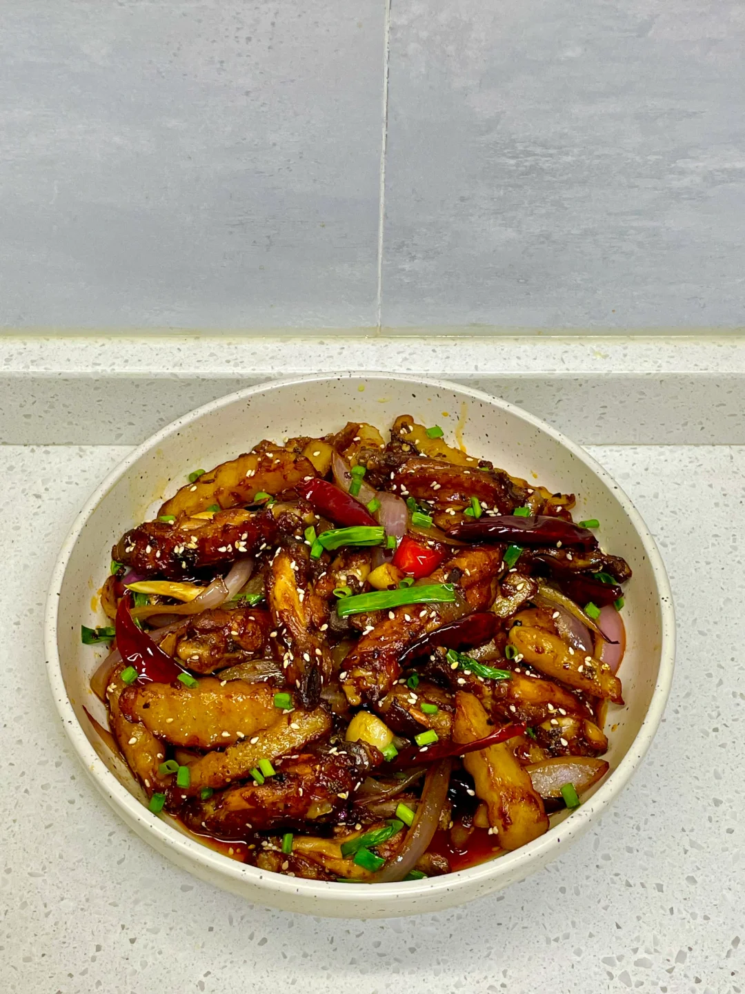 外焦内嫩的干锅鸡翅，附详细做法～