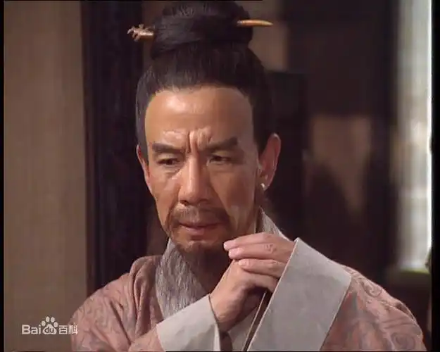 司马懿靠什么笑到最后?首先司马懿是曹丕、曹叡的托孤大臣这让他在政治上拥有崇高的声望，其次当跟随曹操创业的将领逐渐老去、被杀以及诸曹诸夏侯等宗室将领出现人才断层以及与蜀汉的长期对峙至使司马懿长期掌握曹魏西部的军事力量加上平定辽东公孙渊为司马懿积累了巨大的军功，最重要一点是曹丕、曹叡两人对宦官、外戚