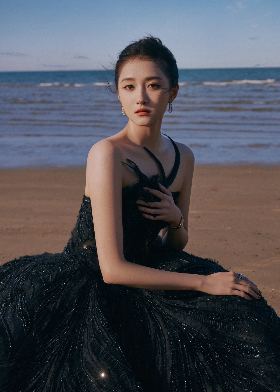 黎巴嫩三大高定品牌2026秋冬最新季高定国内首穿一览：
Elie Saab：关晓彤
Zuhair Murad：白鹿
Georges Hobeika：冰🧊 ​