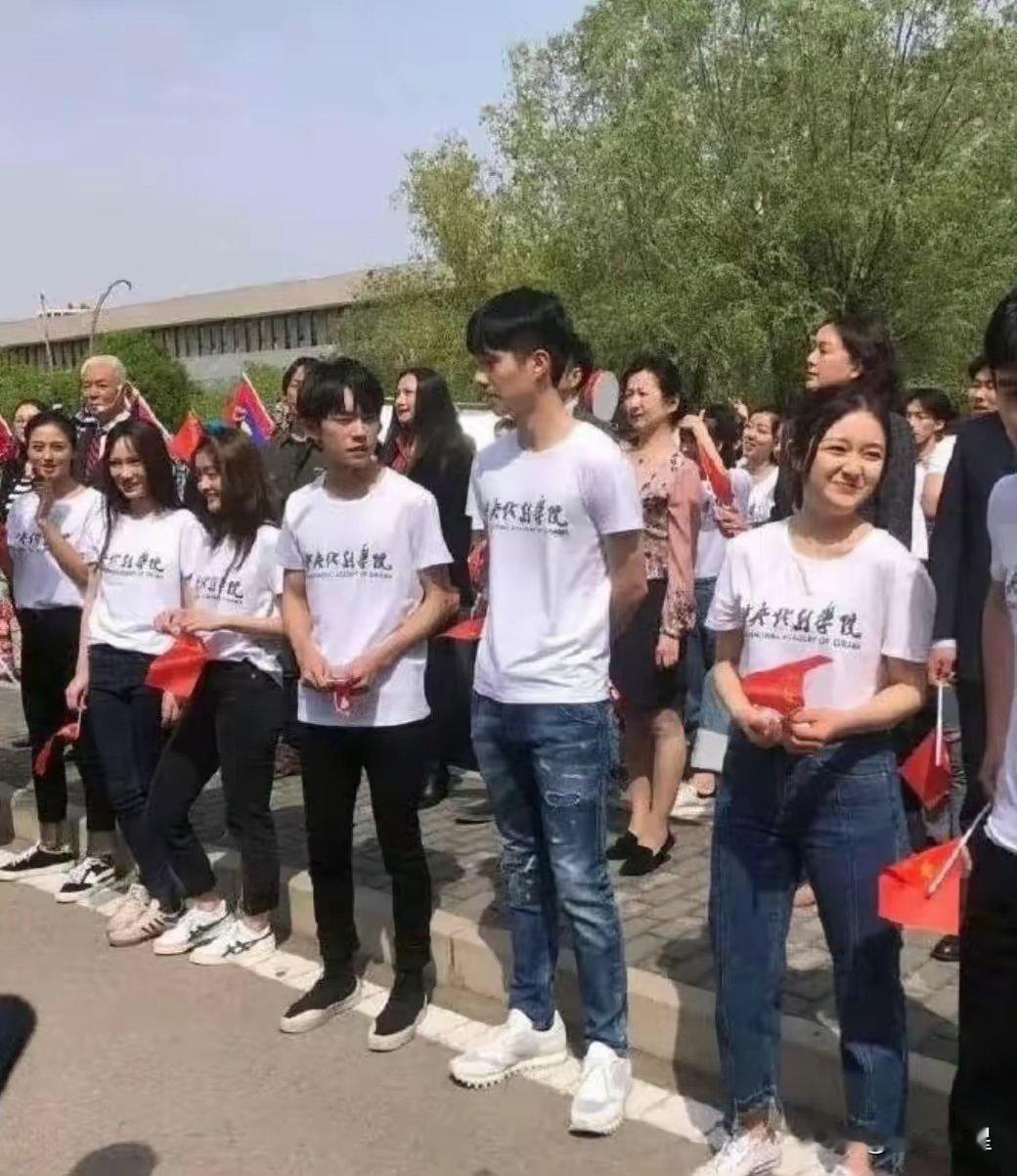 易烊千玺、刘昊然这个身高差是真实的吗？​​​​