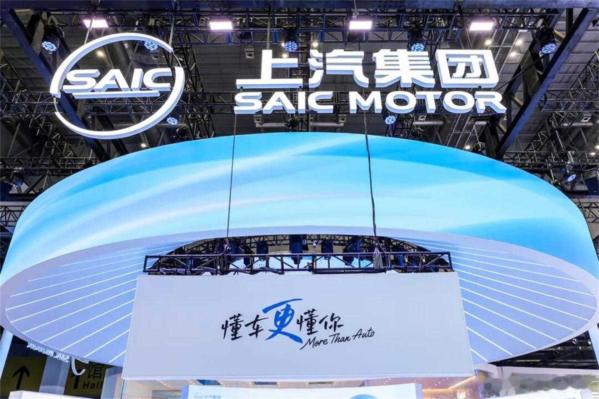#十五天内推六款新车 上汽全速驶入“金九银十”#

8月的上汽，六款智电新品接连登场，几乎每隔两三天就有一款新车落地，覆盖增程、纯电、插混、混动多种动力形式，价格区间从12万元延伸至中高端市场。密集上新的背后，是其技术储备的集中释放，也是对“金九银十”消费旺季的提前卡位。
另有数据显示， ​