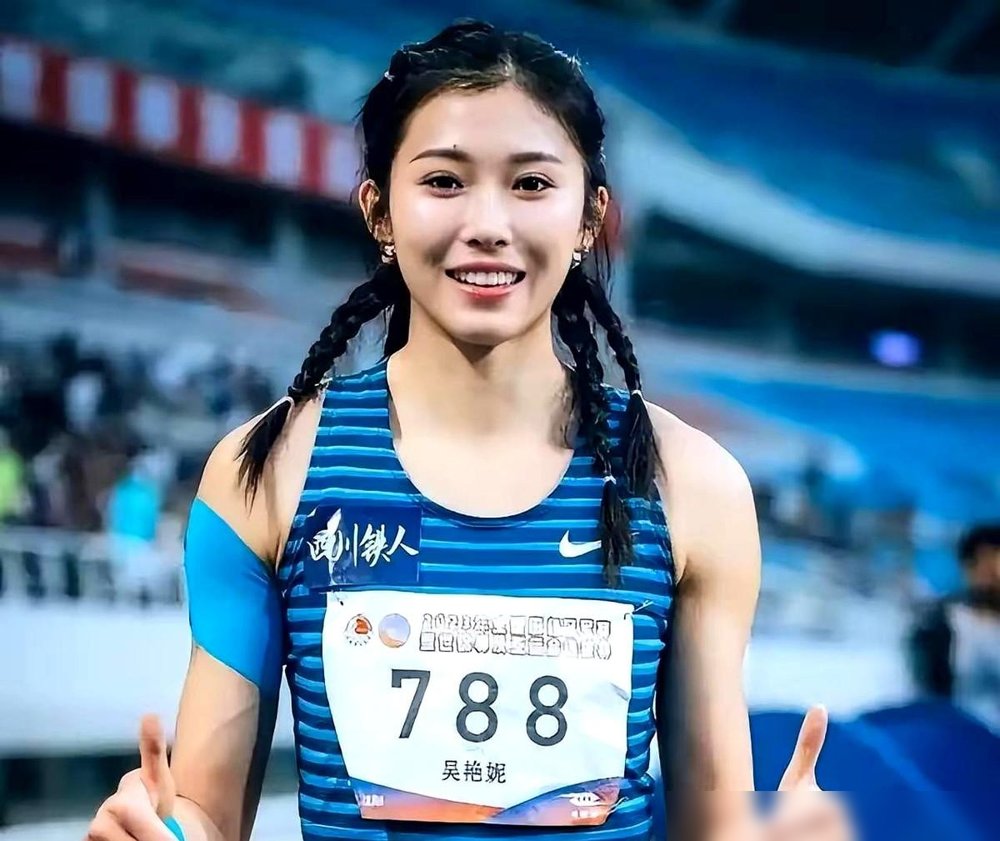 吴艳妮刚拿完铜牌，网上就有人拿着名单数，15个田径女将，11个没结婚。
这帮人真够闲的。陈妤颉17岁，3金1银，女子100米11秒06破亚运纪录。严子怡18岁，标枪第一投70米46，直接把纪录扔身后了。
吴洪娇跑800米，2分04秒49，把丢了八年的金牌抢回来。冯彬铁饼63米83卫冕。张家乐链球