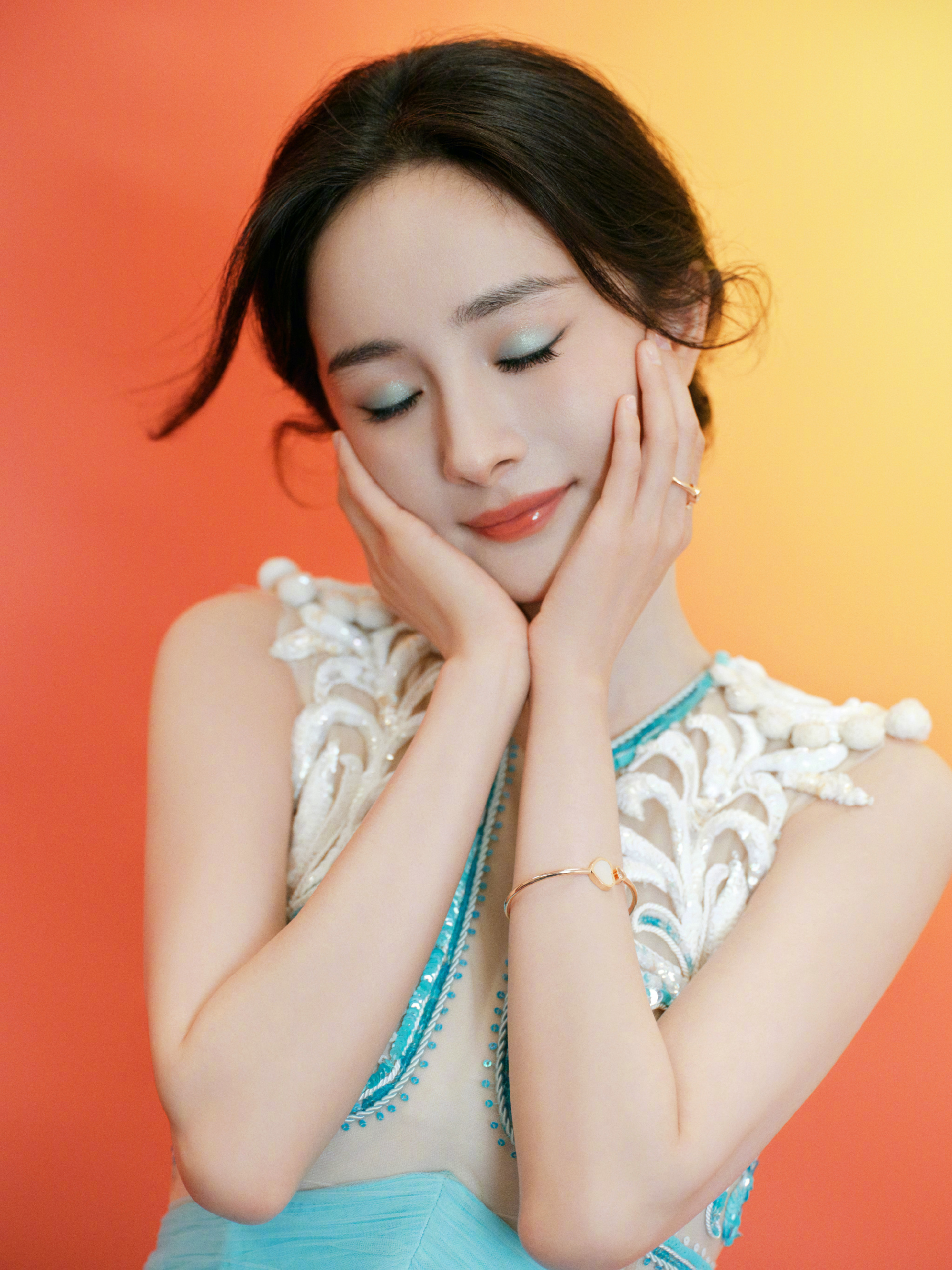 #杨幂# 像是从童话镇走出来的公主 ​