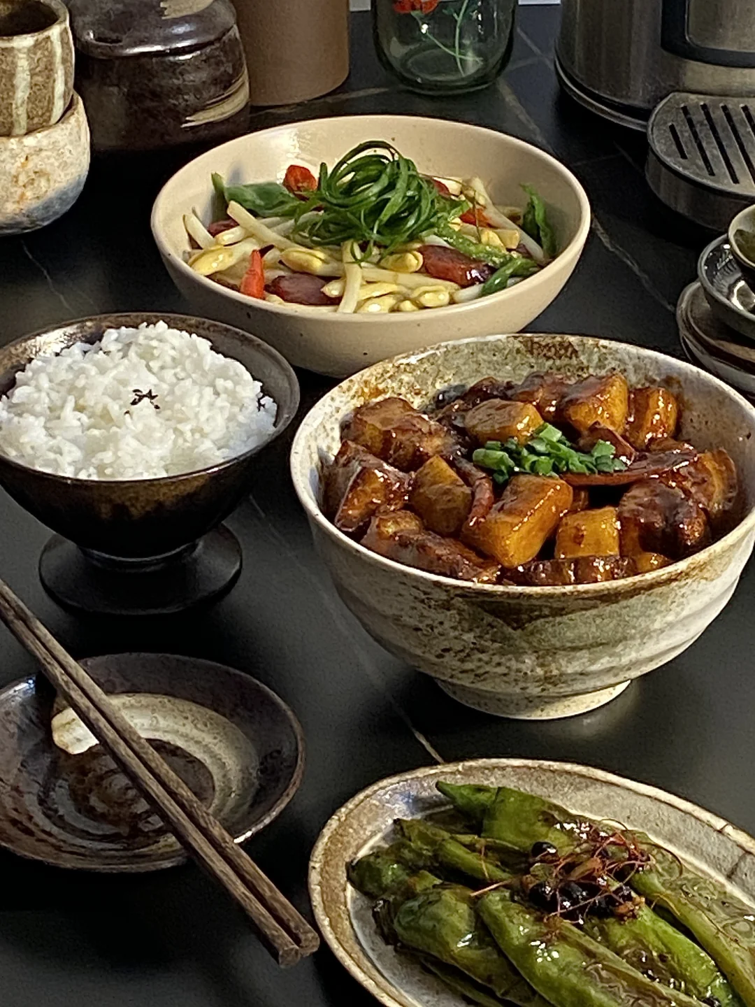 今日菜谱📜年糕烧肉 清炒花生芽 豆豉尖椒🥢