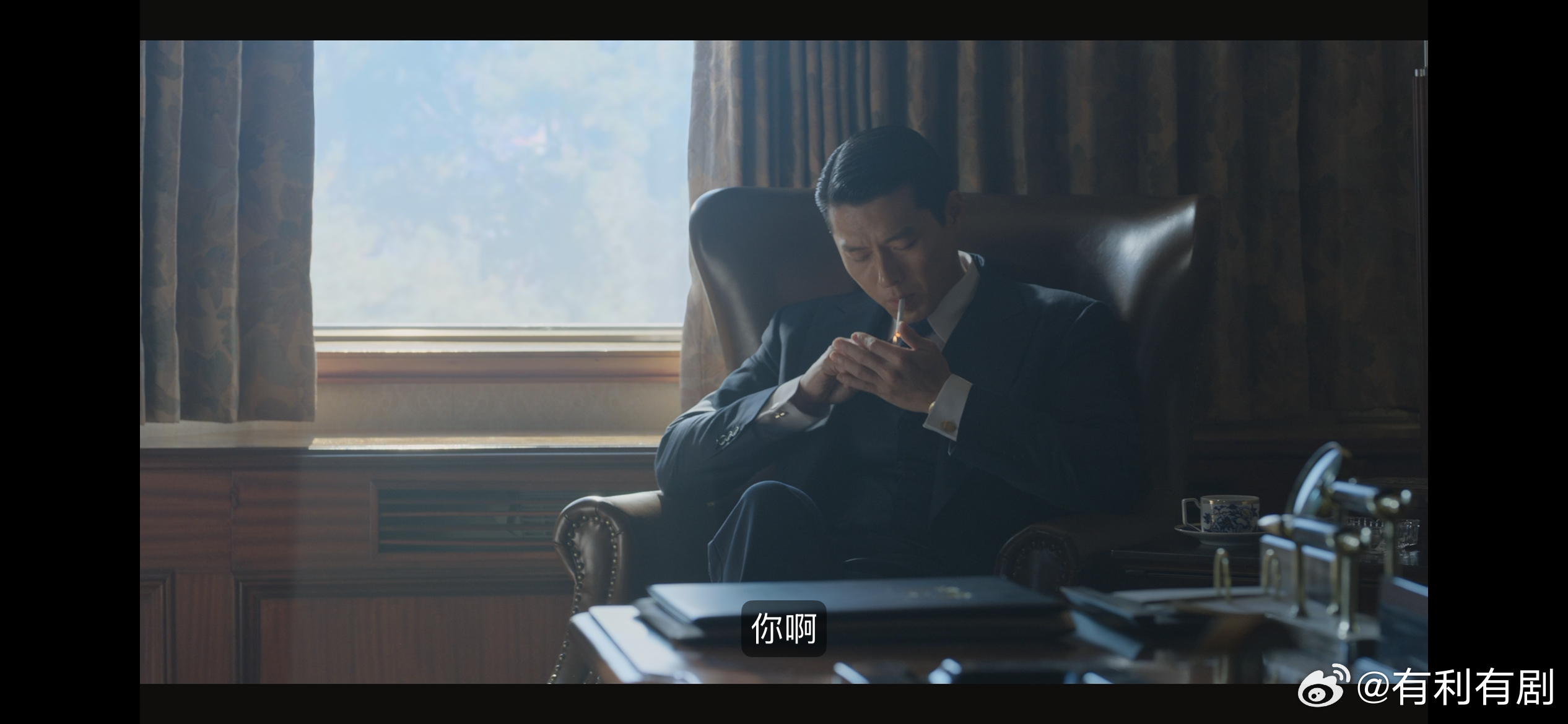 玄彬×郑雨盛双影帝对决🔥《韩国制造第二季》真的杀疯了！

第二季时间跳转到9年后，第一季还算是试探拉扯，这一季就是成年人不死不休的权力厮杀。

玄彬演的白冀兑已经爬到情报部高层，西装一穿，看着云淡风轻，每一步都在算计，野心写在眼神里，彻底摆脱以前的形象。
郑雨盛蛰伏九年出狱，复仇计划 ​