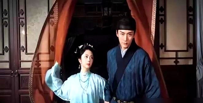《兰香如故》定角藏着大变动，谭松韵和刘学义根本不是第一人选。

原本女主定的是吴谨言，赶上她结婚怀孕只能换人。男主找过张新成，但他选了陈思诚的电影。

不过这波换血绝对不亏。“兰香”这角色得心里有主意、表面沉住气。吴谨言习惯把锋芒全亮出来，谭松韵那种“收着的劲儿”反而对味。男主设定是年轻权臣加世家公
