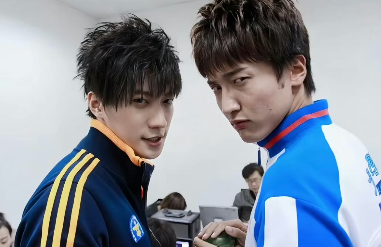 #王传君 乔任梁#
两人是少年并肩的挚友。王传君和乔任梁都是《加油好男儿》出道，同属上海赛区，年少一起逐梦娱乐圈，相伴走过七年最纯粹的青春时光。早年两个人经常一起拍戏、对台词、私下聚会过年，是圈内公认的真心好友，不是逢场作戏的人脉关系。
王传君一辈子的遗憾。2016年乔任梁突然离世的时候 ​