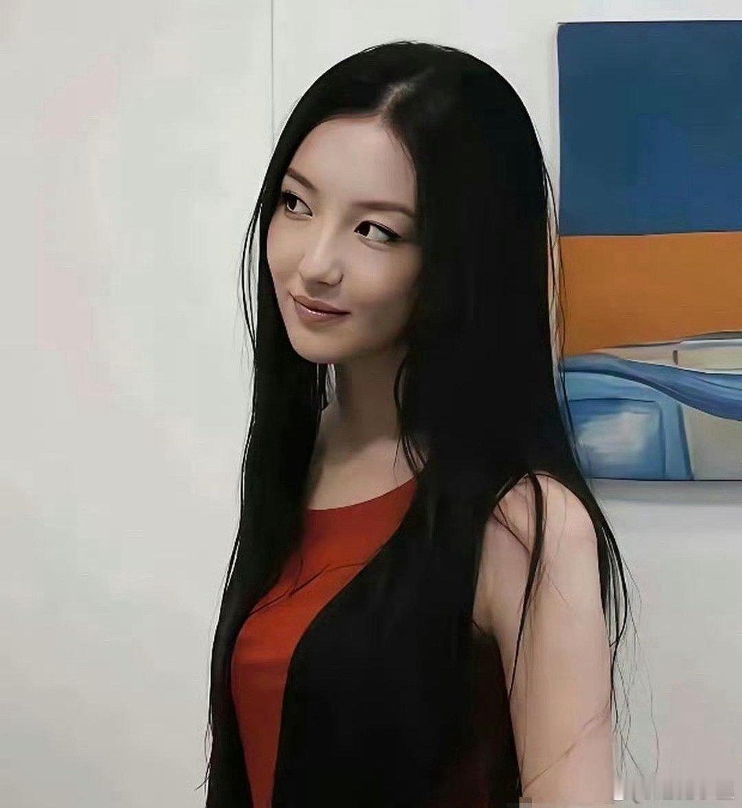 李嫣真是越长越好看了，跟王菲越来越像了。 ​