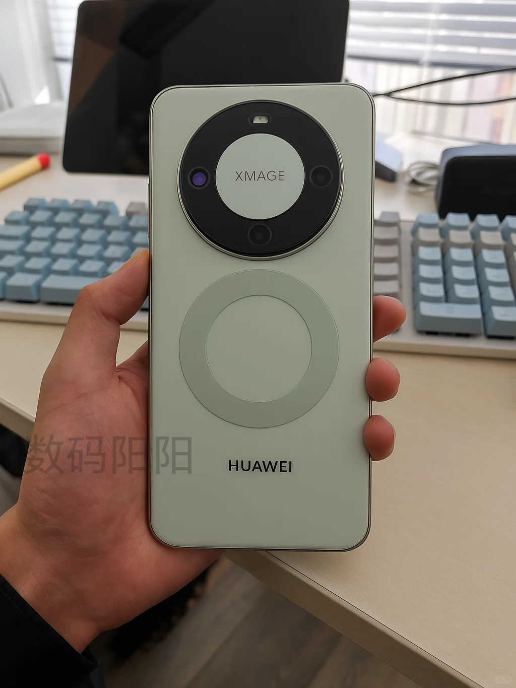 余承东估计自己也想不到，Mate80还没发布，手机就已经被看光了，甚至...