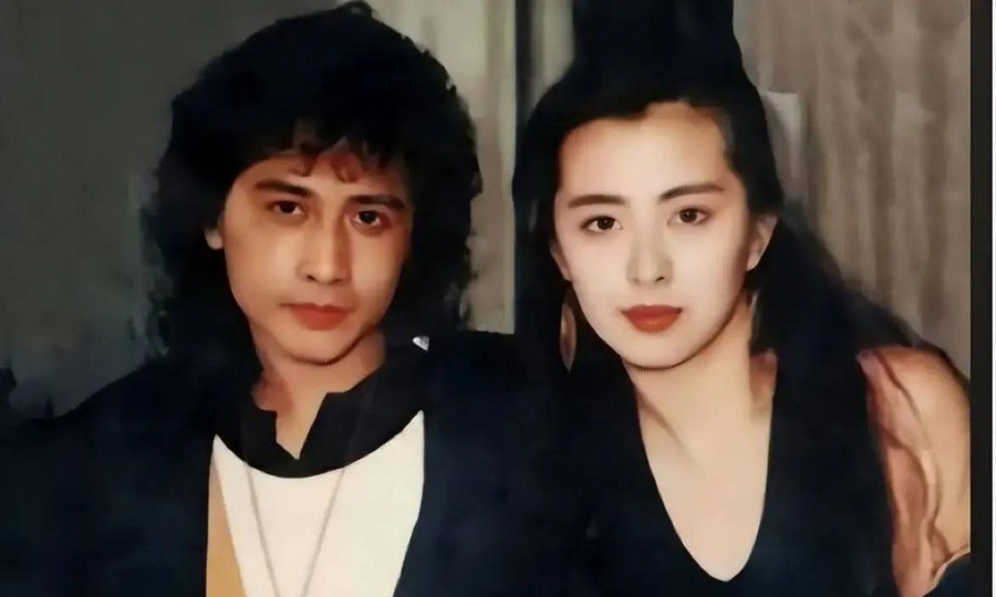 59岁王祖贤首开口：和齐秦15年是在还债，分开24年没再恋爱，如今温哥华开艾灸馆一人一狗，她说结婚二字从不在字典里
2026年9月23日，王祖贤做客李诞访谈《互相关注》，这是她息影22年来首次完整剖白。两小时里她语气淡然，说出的话却句句落在实处：“上一段恋爱就是和齐秦那十五年，分开之后，再也没有谈过