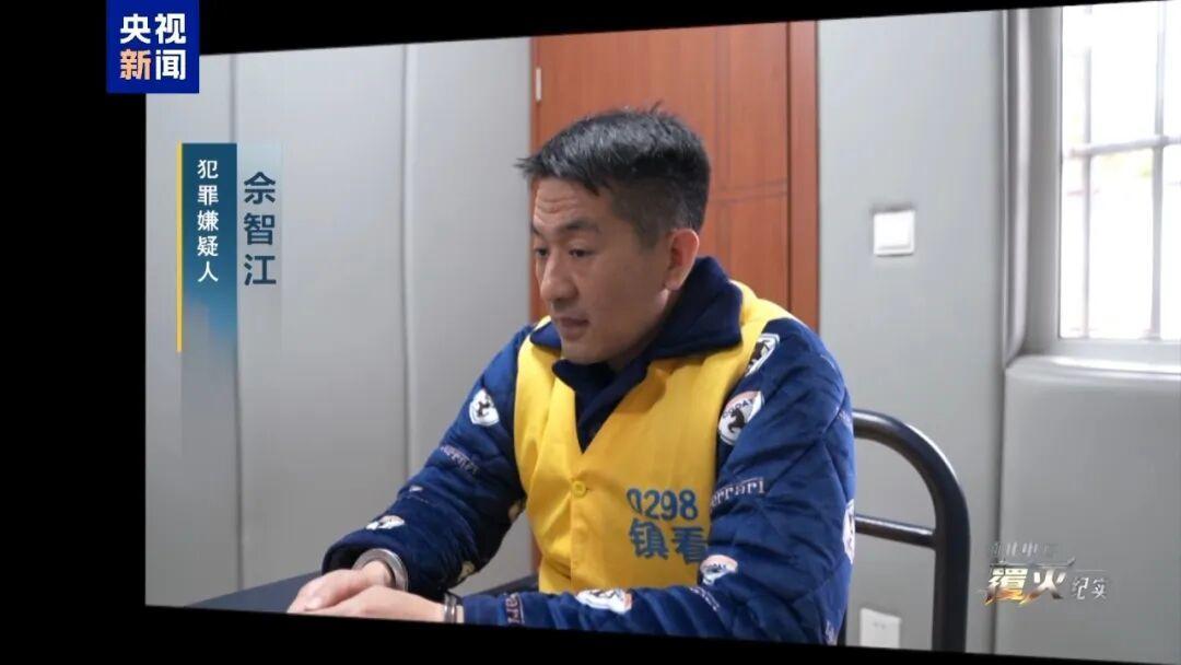 被捕时扬言人脉黑钱能摆平一切，佘智江的狂妄，撕开妙瓦底犯罪生态的真相
 
看完佘智江落网的纪实，很多人只看到他的嚣张，却很少读懂这份狂妄背后，整套境外黑色产业的逻辑。
 
佘智江，又名佘伦凯，是妙瓦底亚太新城的核心操盘人。2017年，他打着建设智慧城市的幌子，在缅甸水沟谷打造亚太新城。表面是商业开发