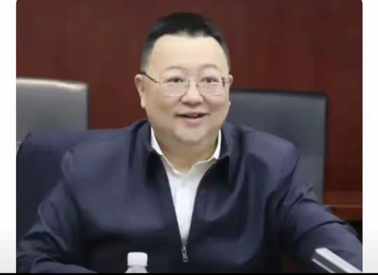 上任不足一年，中建集团副总经理陈勇被查，央企反腐没有休止符
 
9月5日中央纪委国家监委发布重磅通报，中国建筑集团党组成员、副总经理陈勇，涉嫌严重违纪违法，正在接受纪律审查和监察调查 。
 
梳理一下他的履历，陈勇1974年出生，重庆荣昌人，正高级工程师，一辈子基本都在中建体系任职。
从西南设计研究
