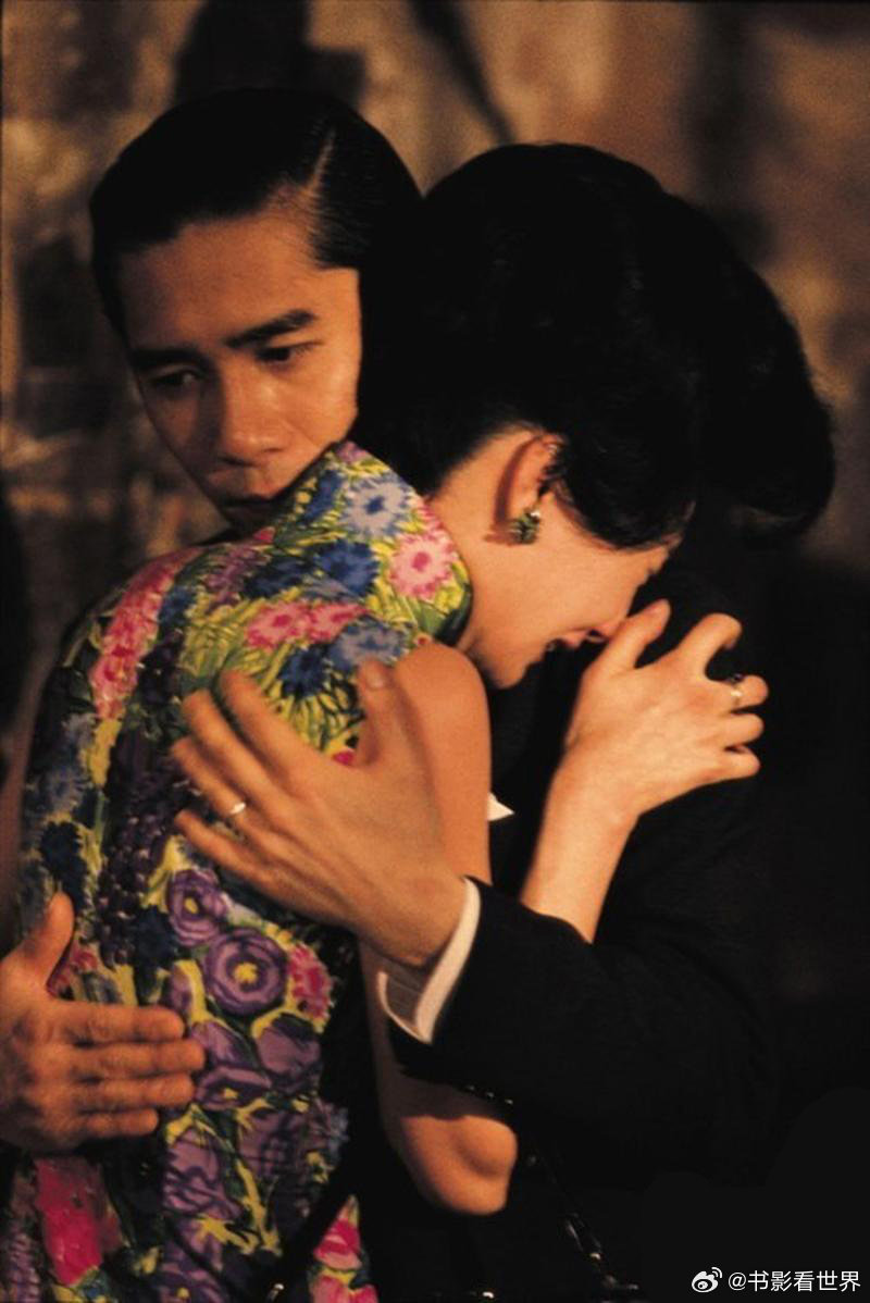 电影《花样年华》（2000）
豆瓣8.8分
【剧情 / 爱情】
百度网盘无广绿色链接：
 王家卫的美学巅峰！苏丽珍与周慕云，在逼仄旧楼里，深陷两段破碎婚姻。克制隐忍的情愫，欲言又止的暧昧，爱而不能的遗憾缠绕周身。旗袍摇曳，光影缱绻，把成年人的克制与心事，刻画得缠绵又心碎。 ​
