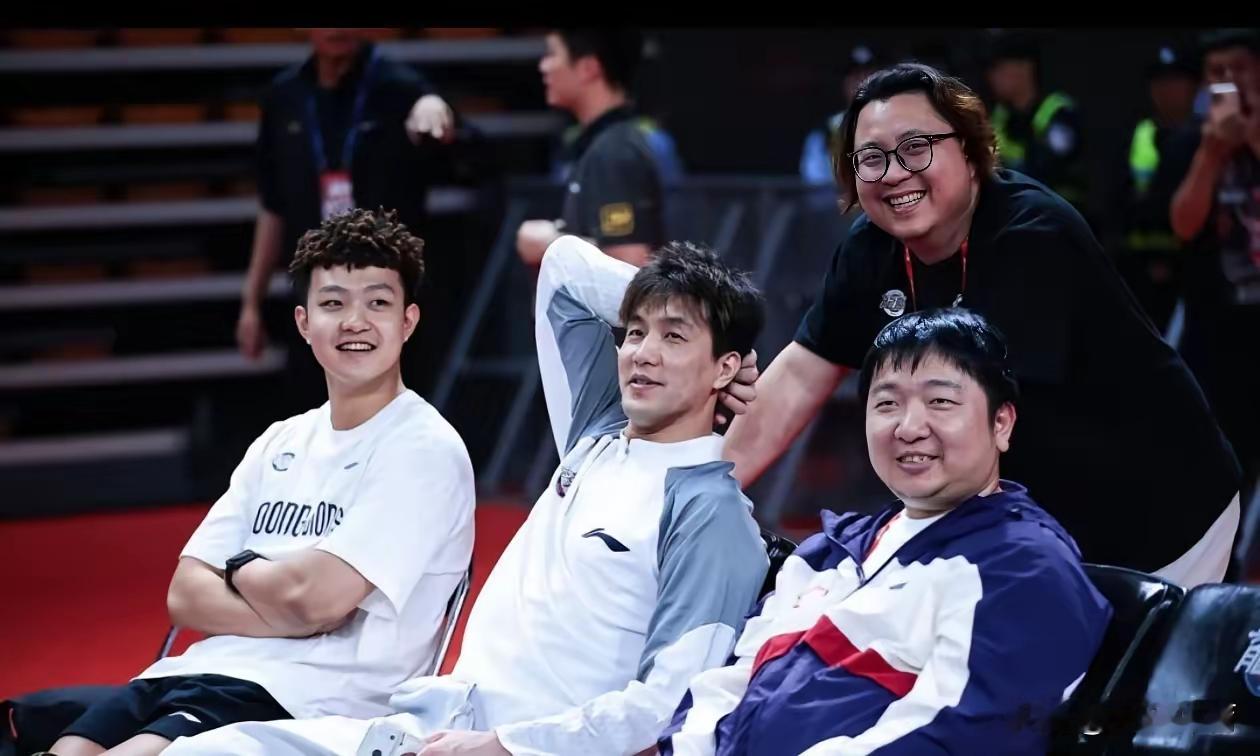 建议郭艾伦还是退下来吧，哪个队会要你呢？一个赛季没打几场还拿次顶薪，要...