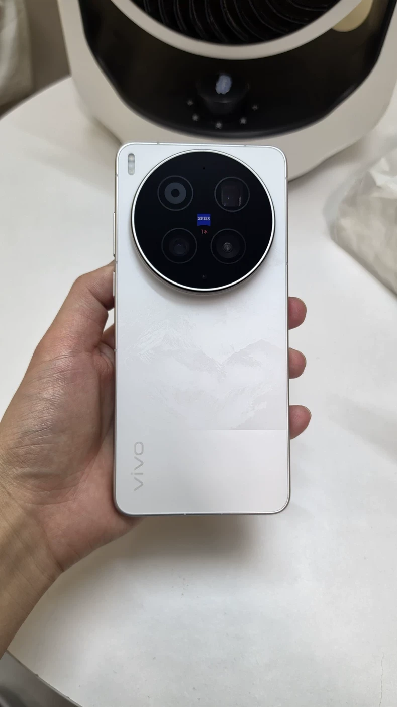 vivo机皇价格终于开始跳水，2K屏+6600mAh+