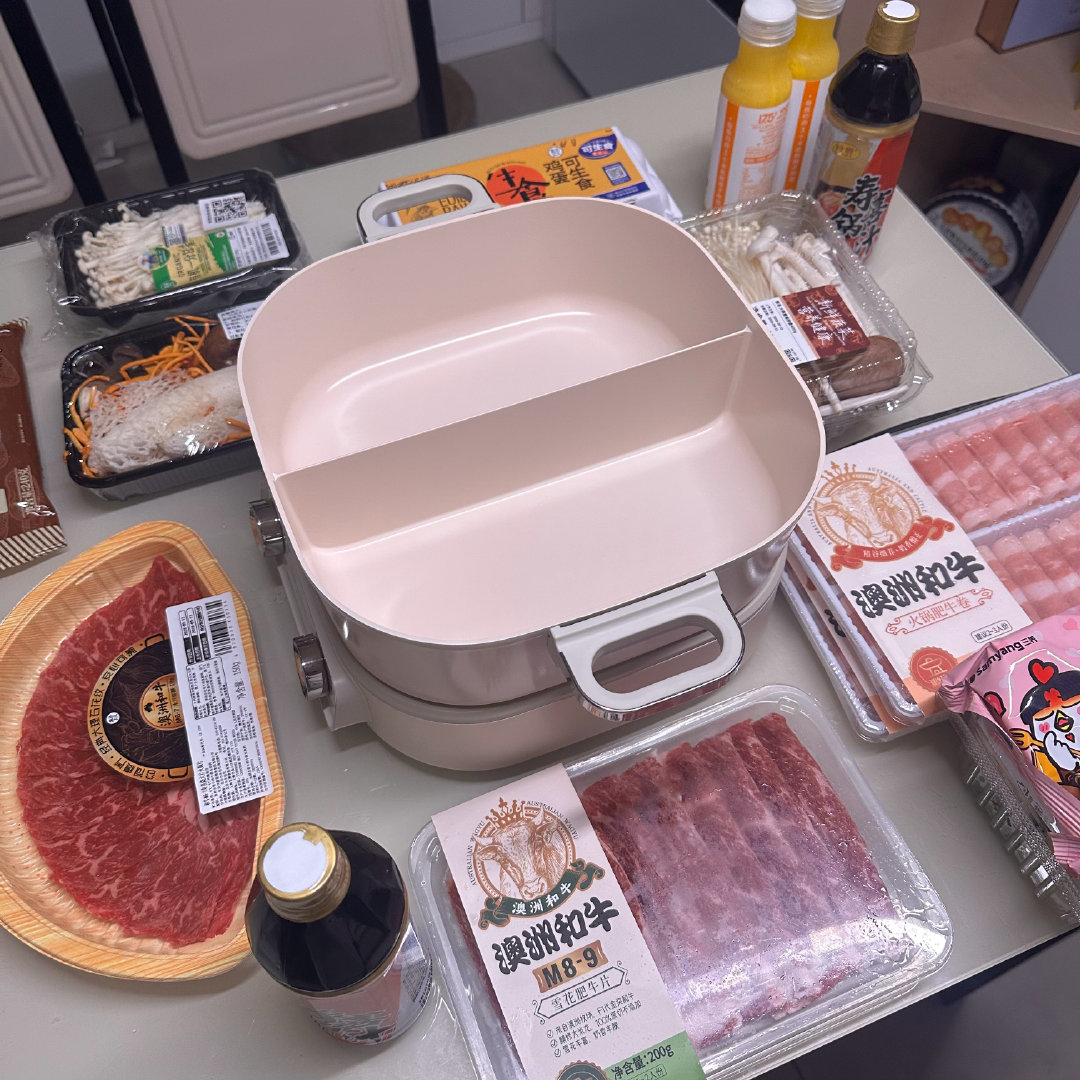 昨天抢到了首发[赢牛奶]
我爸还给我报销了[捂嘴哭]
买的新锅也到了[赢牛奶] ​