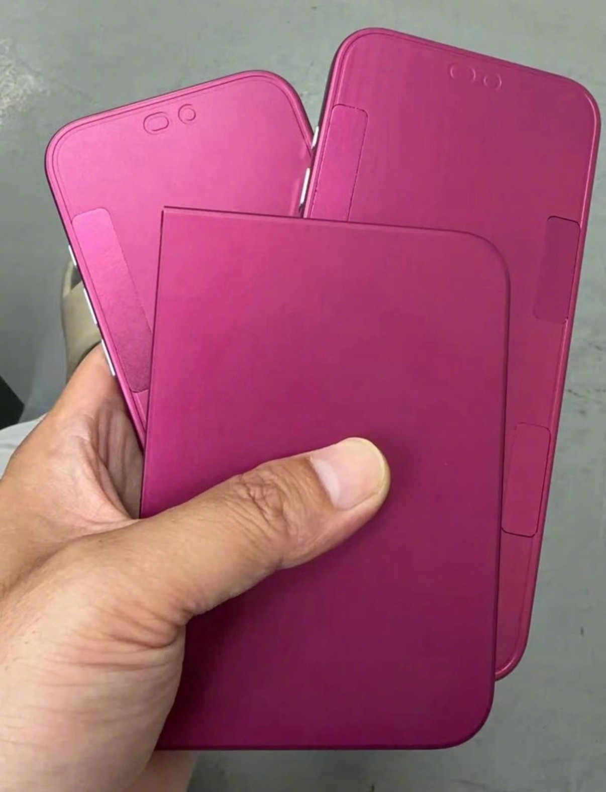 Fold模具机已曝光，没有悬念了！iPhone Fold采用了主流的书...