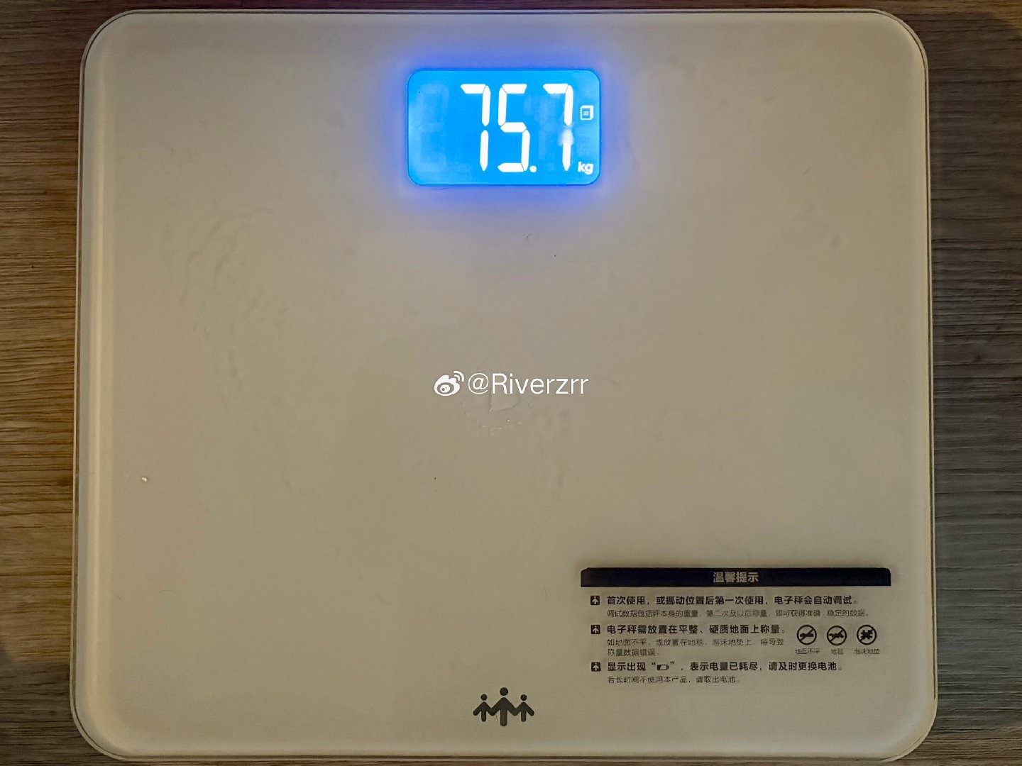 5‘26”空气湿得跑步像在游泳。
教育扩张并未如许多批评所预期的那样系统性地强化精英优势，相反，它在相当多的社会情境中削弱了出身对职业地位的直接影响。这并不意味着不平等已经消失…..：问题究竟出在“教育本身”，还是出在阻断教育公平扩张的社会结构之中。van de Werfhorst, H. G. (2024). ​