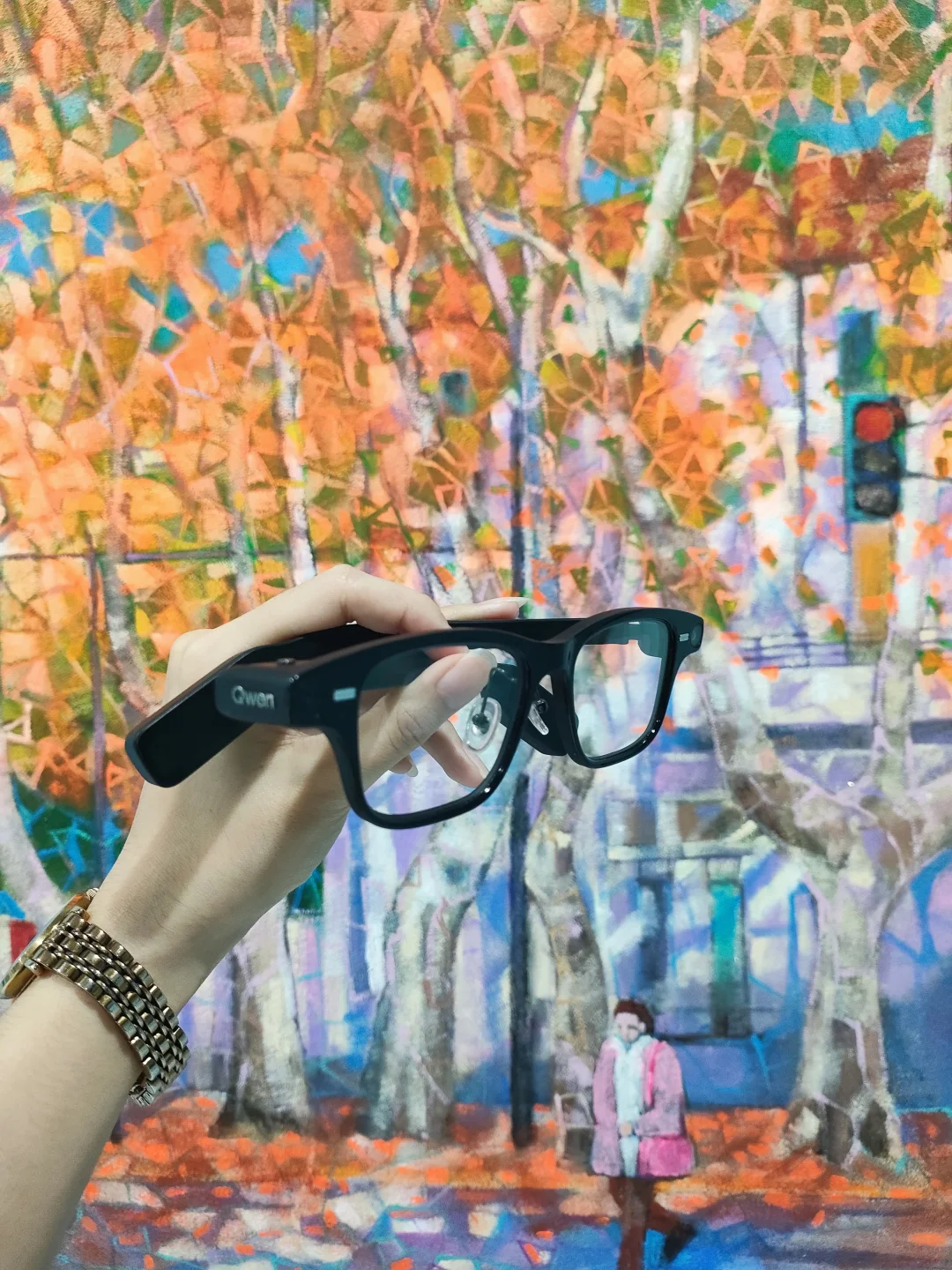 逛展新搭子：千问AI眼镜S1实拍 🕶️