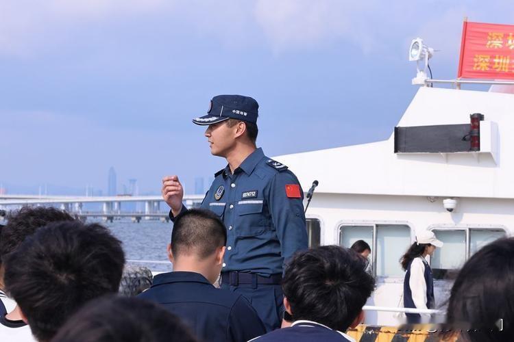 海警强硬回应 
菲船危险冲撞我艇 海警强硬回应
很多人还没太留意这条通报背后的分量！近日，南沙仙宾礁海域发生惊险一幕，牵动着无数国人的心。
 
根据中国海警局官方发布：菲律宾3015号公务船，无视中方多次喊话警告，在我国管辖海域蓄意改变航向、近距离加速，与我方正常执法的海警艇发