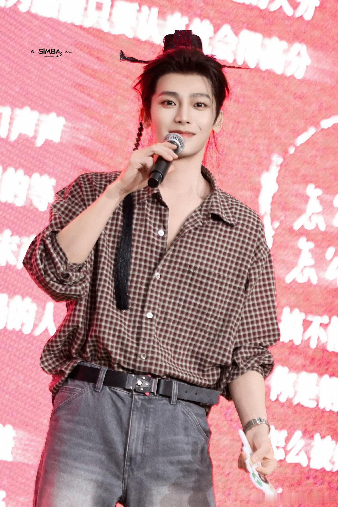 #侯明昊碧血蝉# | #侯明昊杨无间#  | #侯明昊#

你迷人的微笑，是我快乐的味道。

| 侯明昊 | 萧无衣 | 雀骨 | 纪伯宰 | 入青云 | 红烨 | 逍遥 | 陆江来 | 玉茗茶骨 | 杨无间 | 碧血蝉 | ​
