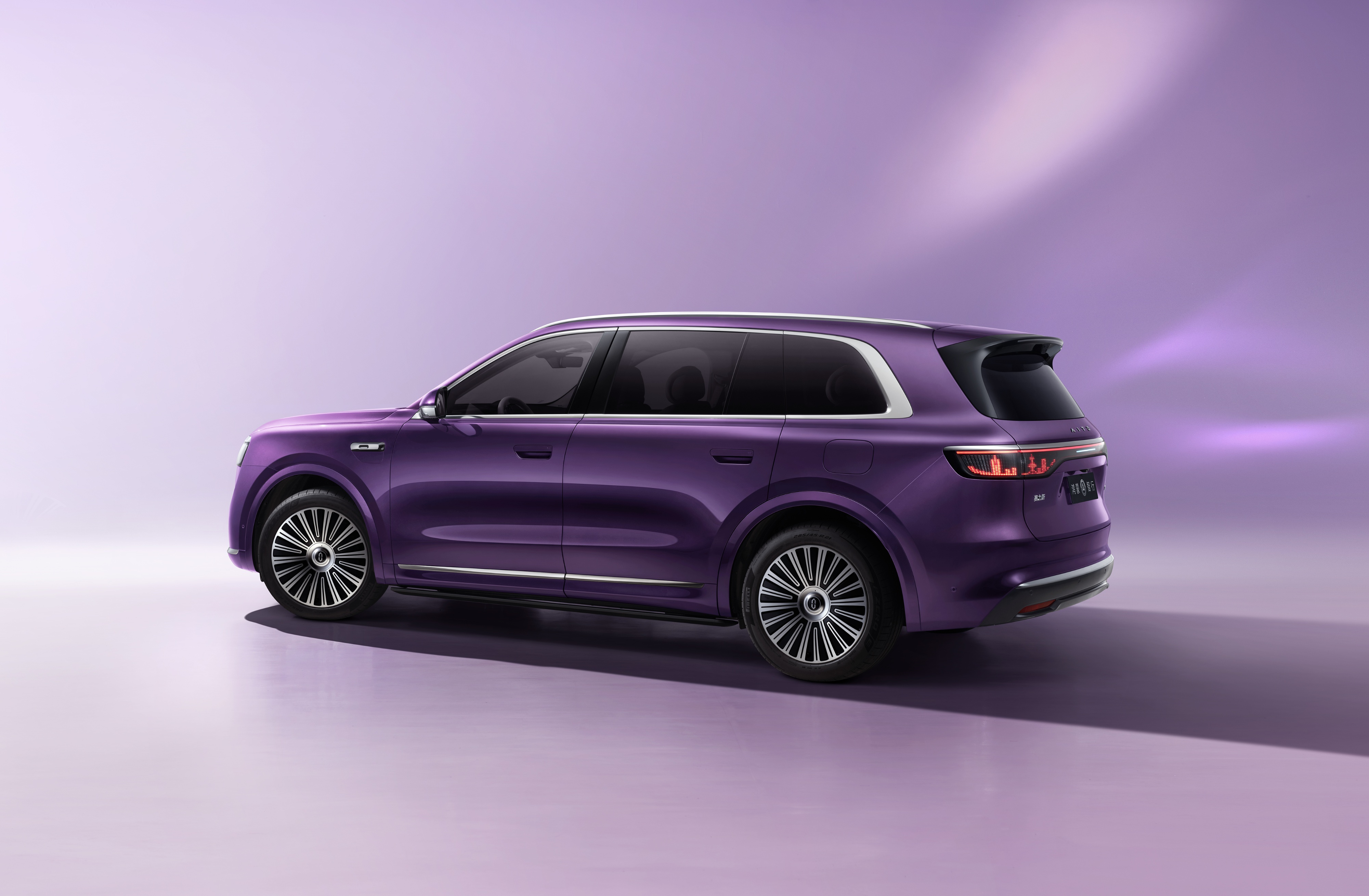 选车纠结党看这！问界M8叫好又叫座，闭眼冲不亏 对于准备入手35-45...