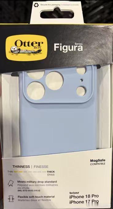#iPhone18Pro手机壳全新曝光# 外观可能套娃。8月19日，彭博社记者 Mark Gurman 发现，配件厂商 OtterBox 已经推出适配 iPhone 18 Pro 的保护壳，甚至提前出现在 Best Buy 上架。更值得关注的是，这款保护壳显示可以兼容iPhone 18 Pro 与 iPhone 17 Pro ，意味着新机外观不会有明显调整。

与此同时，近 ​