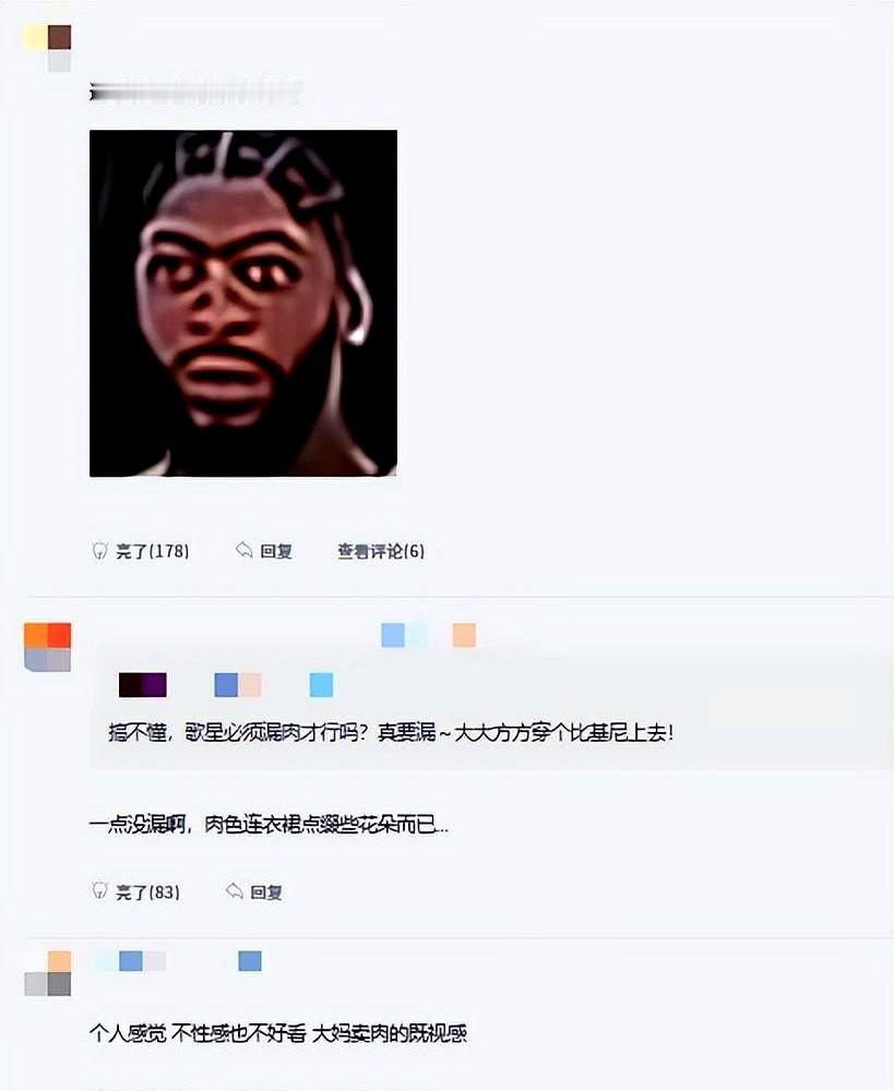 41岁张靓颖全开麦唱跳，换来的居然是满屏“擦边”指责。

男星光膀子露腹肌上热搜叫自律，女星正常唱跳就活该被骂？台上高音稳当、动作死死卡着拍子，就因为过了40岁，在某些人眼里她就该穿上套装、安分唱慢歌、赶紧给年轻人让位。

张靓颖根本没惯着，直接甩出早期照片硬刚，证明自己一直如此。

我就纳闷了，内