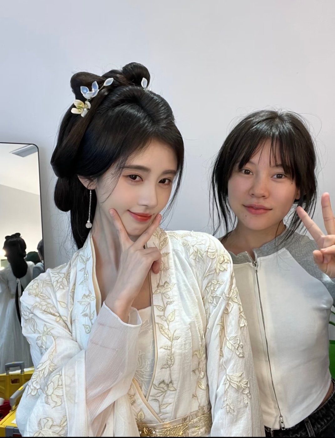 #全能偶像和鞠婧祎剪影完全吻和#

你没见过的鞠婧祎合照 ⚪️ ​