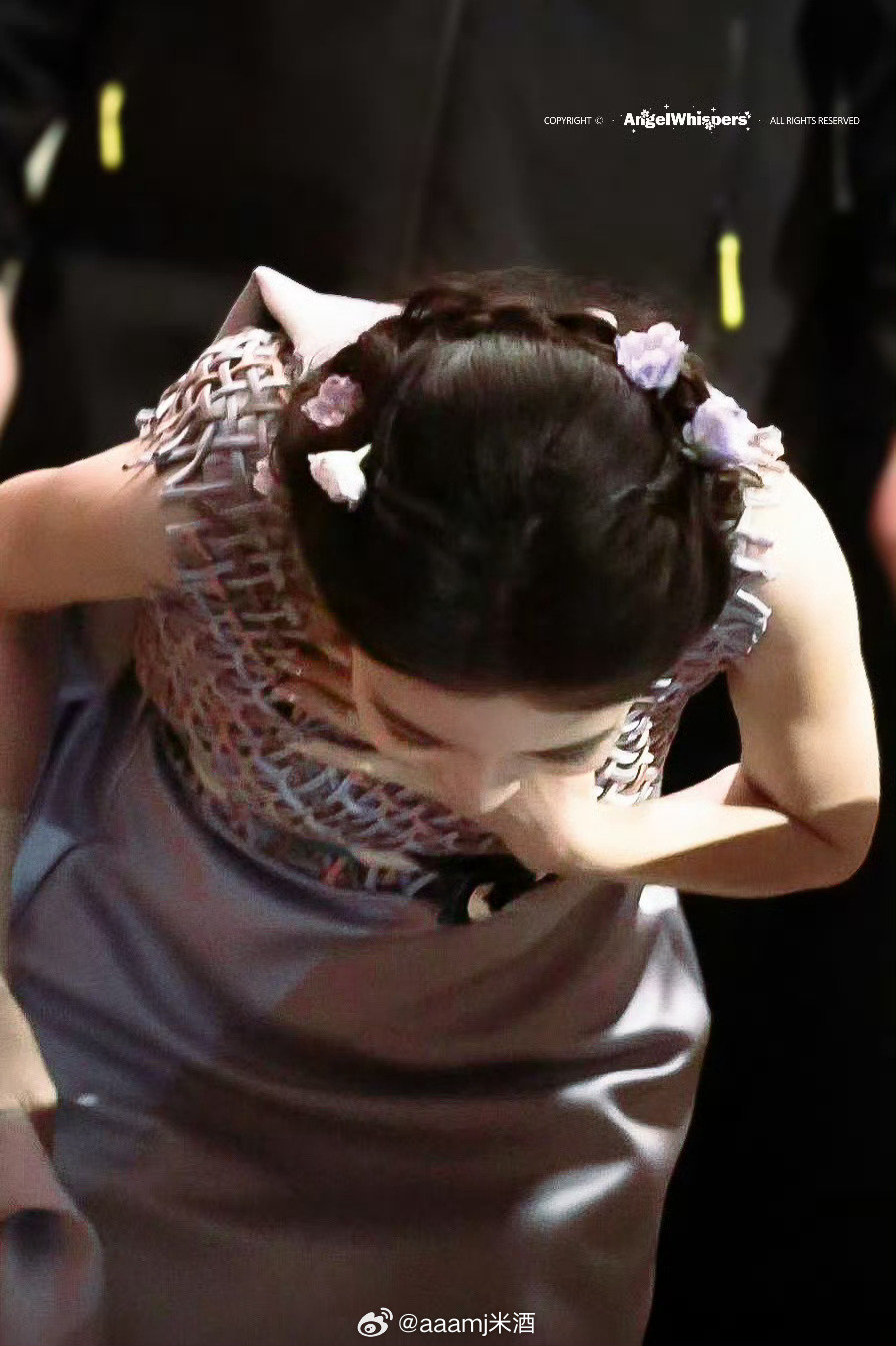 #angelababy[超话]# [泪]#杨颖angelababy[超话]# 
深爱着彼此
​