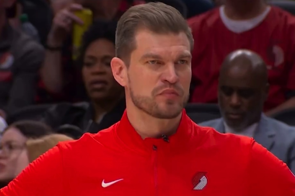 最后91秒！文班执行罚球，斯普利特换杨瀚森，镜头给到中国球迷！