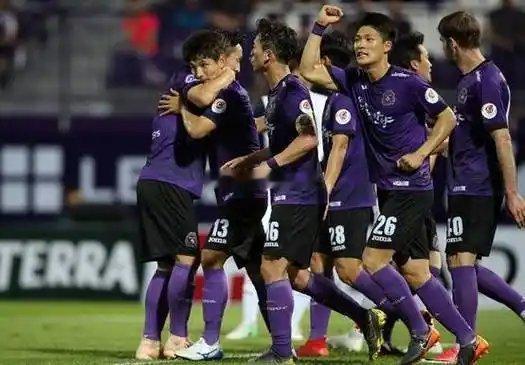 002：马德里竞技 vs 马拉加
基本面：西甲首轮，马竞坐镇大都会球场。赛前马竞将举行盛大的致敬世界杯冠军球员活动（队内拥有巴埃纳、马科斯．略伦特、普维尔等冠军国脚），主场气势拉满。实力上床单军团面对升班马或实力定位较低的马拉加优势巨大。
战意：新赛季主场开门红战意毋庸置疑。首轮比赛强队 ​