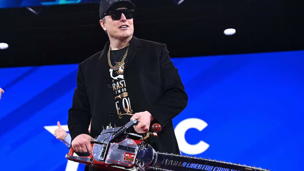 【 ，特斯拉首席执行官马斯克在财报会议上表示，特斯拉的使命已更新为“创...