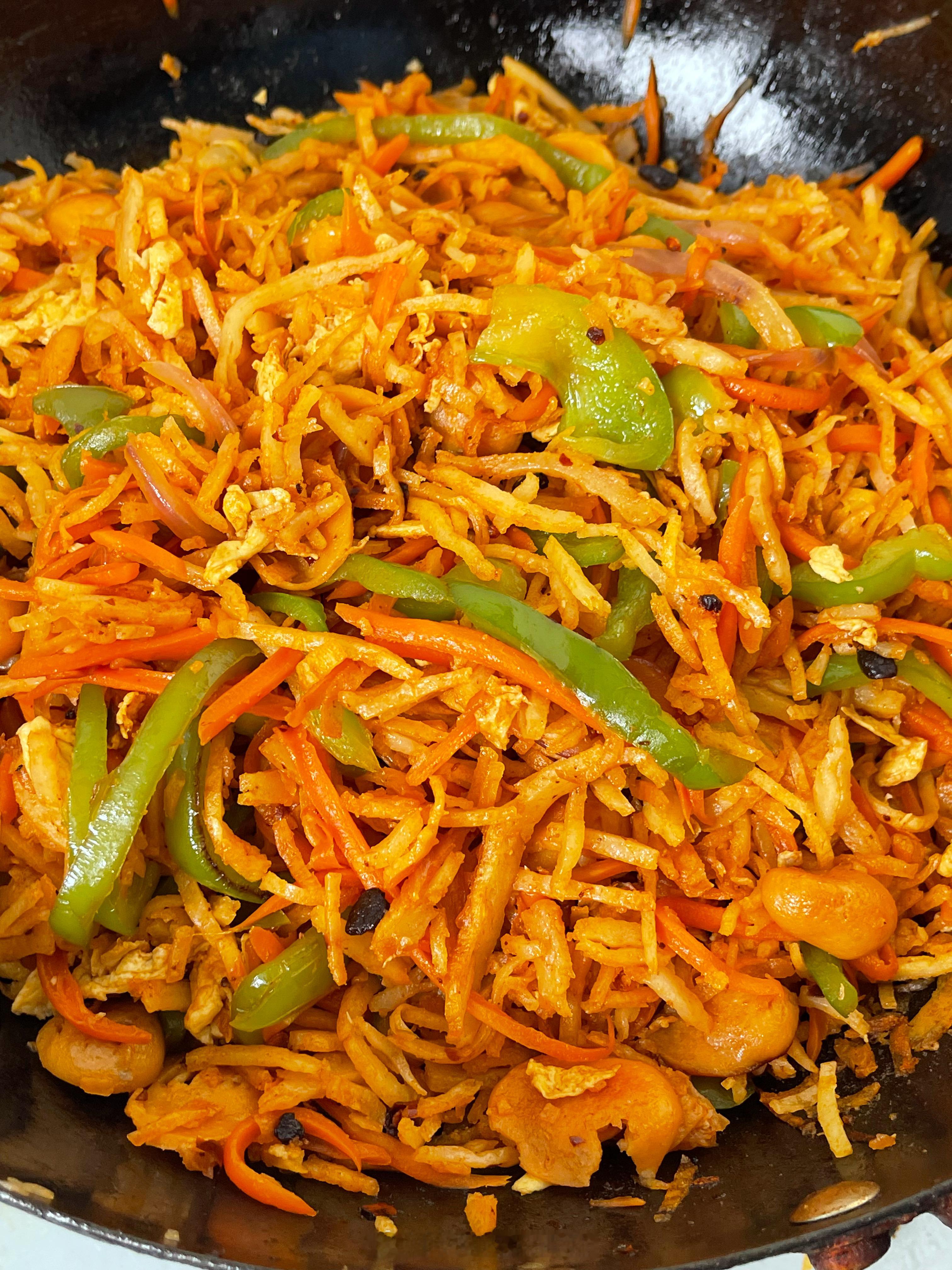 午餐是炒饼和炸鸡块[嘻嘻] ​​​